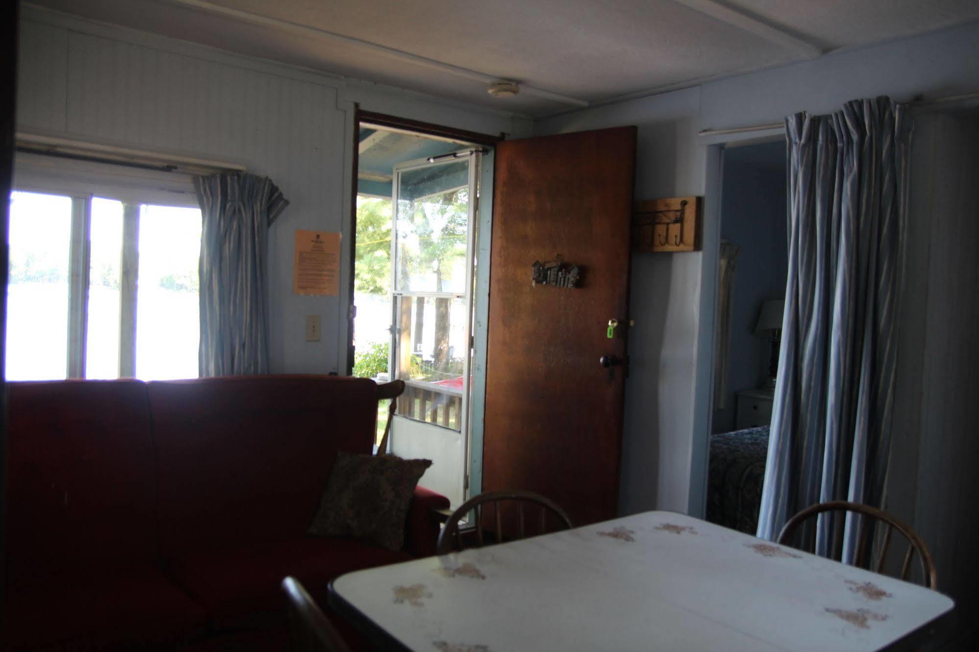 Black Lake Cabins Torrance Ngoại thất bức ảnh