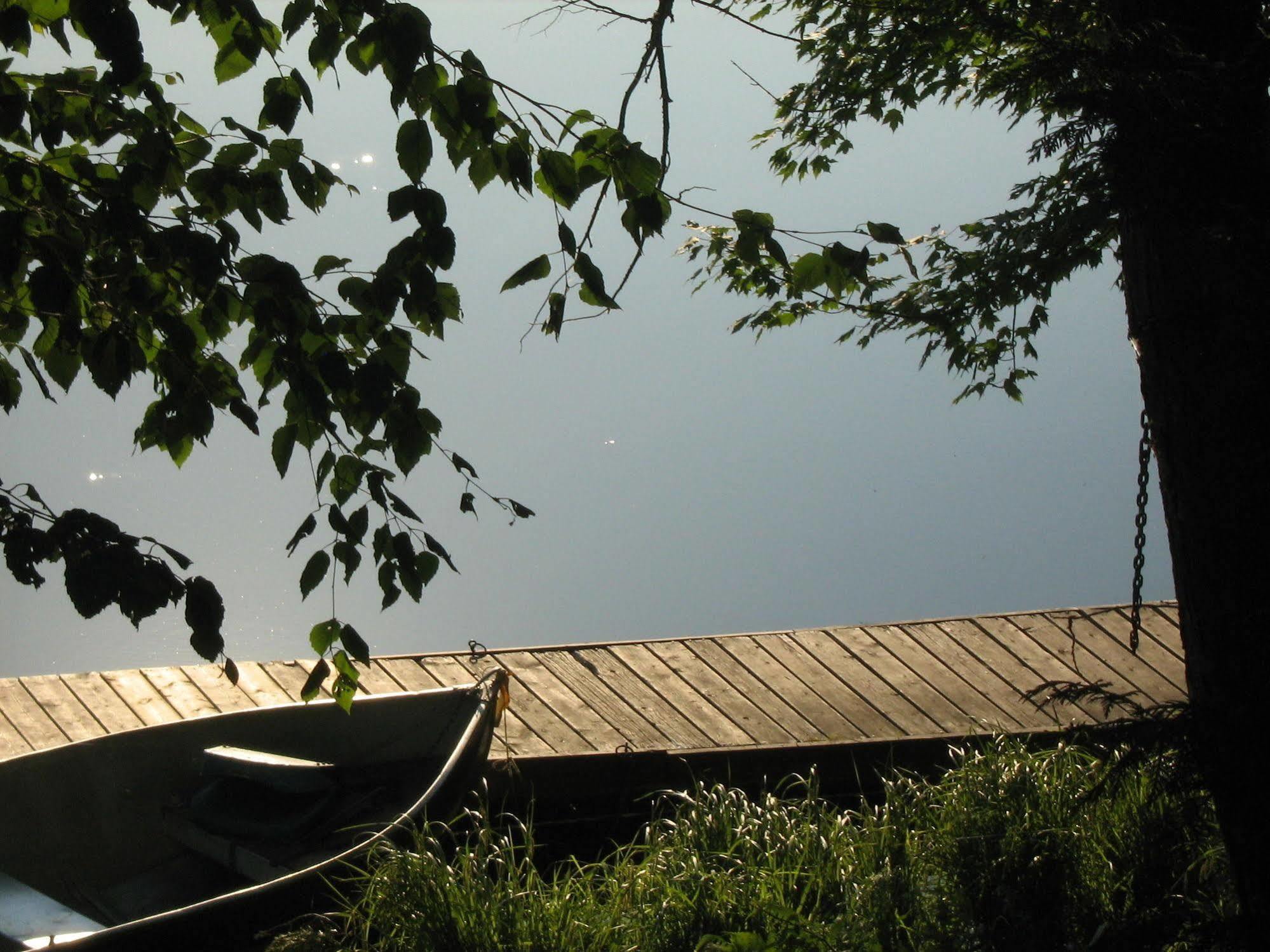 Black Lake Cabins Torrance Ngoại thất bức ảnh