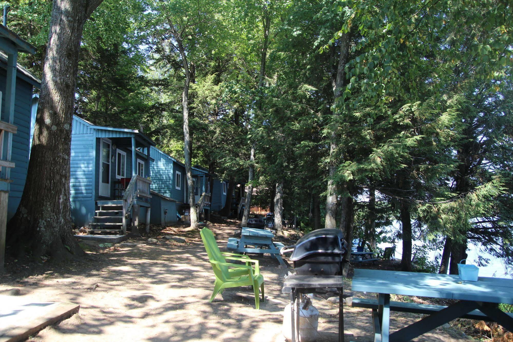 Black Lake Cabins Torrance Ngoại thất bức ảnh